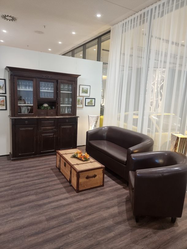 Unsere gemütlichen Sitzbereiche laden zum Verweilen ein.